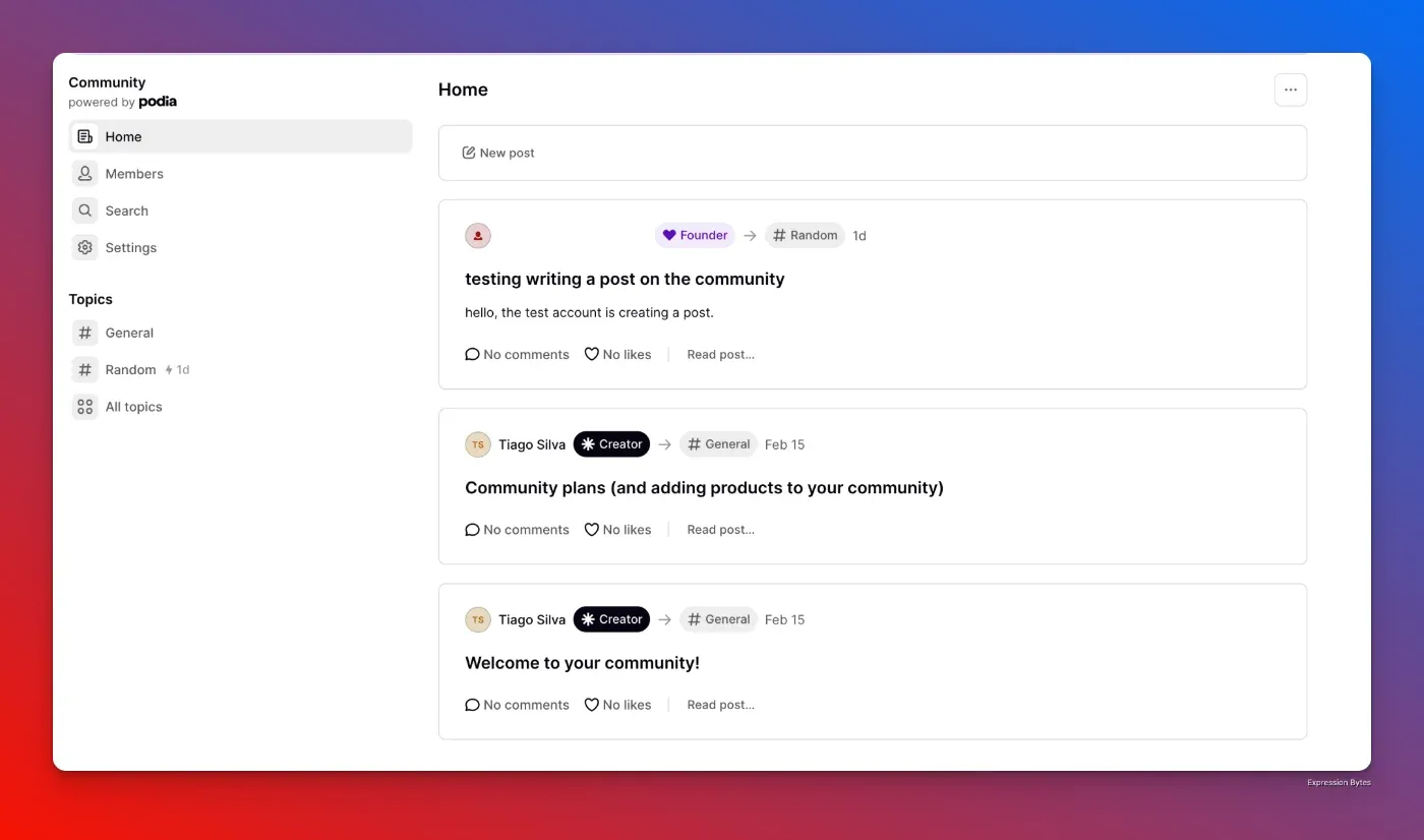Podia community dashboard showing posts by members, with sections for topics, member settings, and recent posts by Tiago Silva and others.